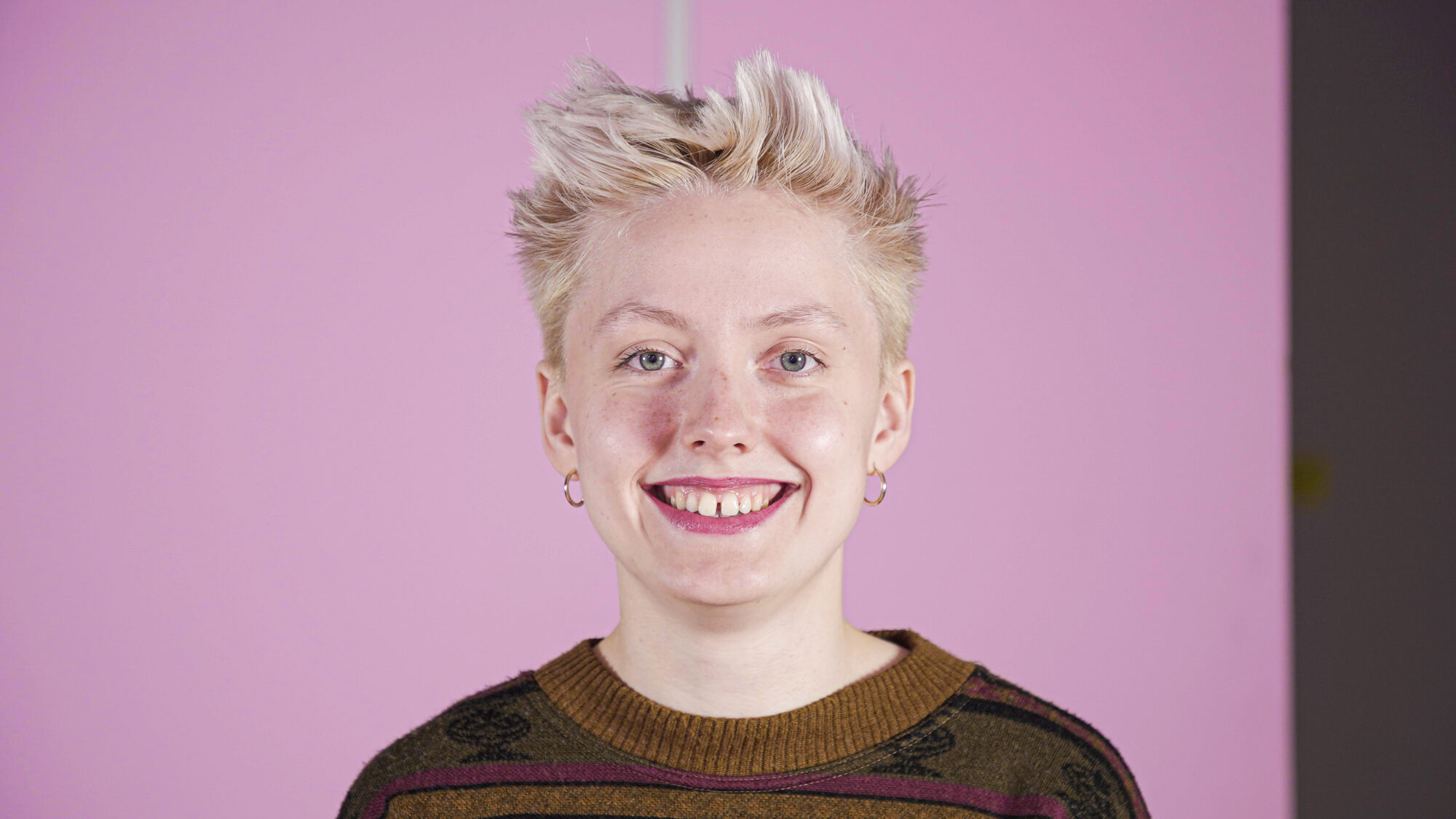 Bloggerin, Moderatorin und taub*: Dana Cermane zu Gast bei Auf Klo